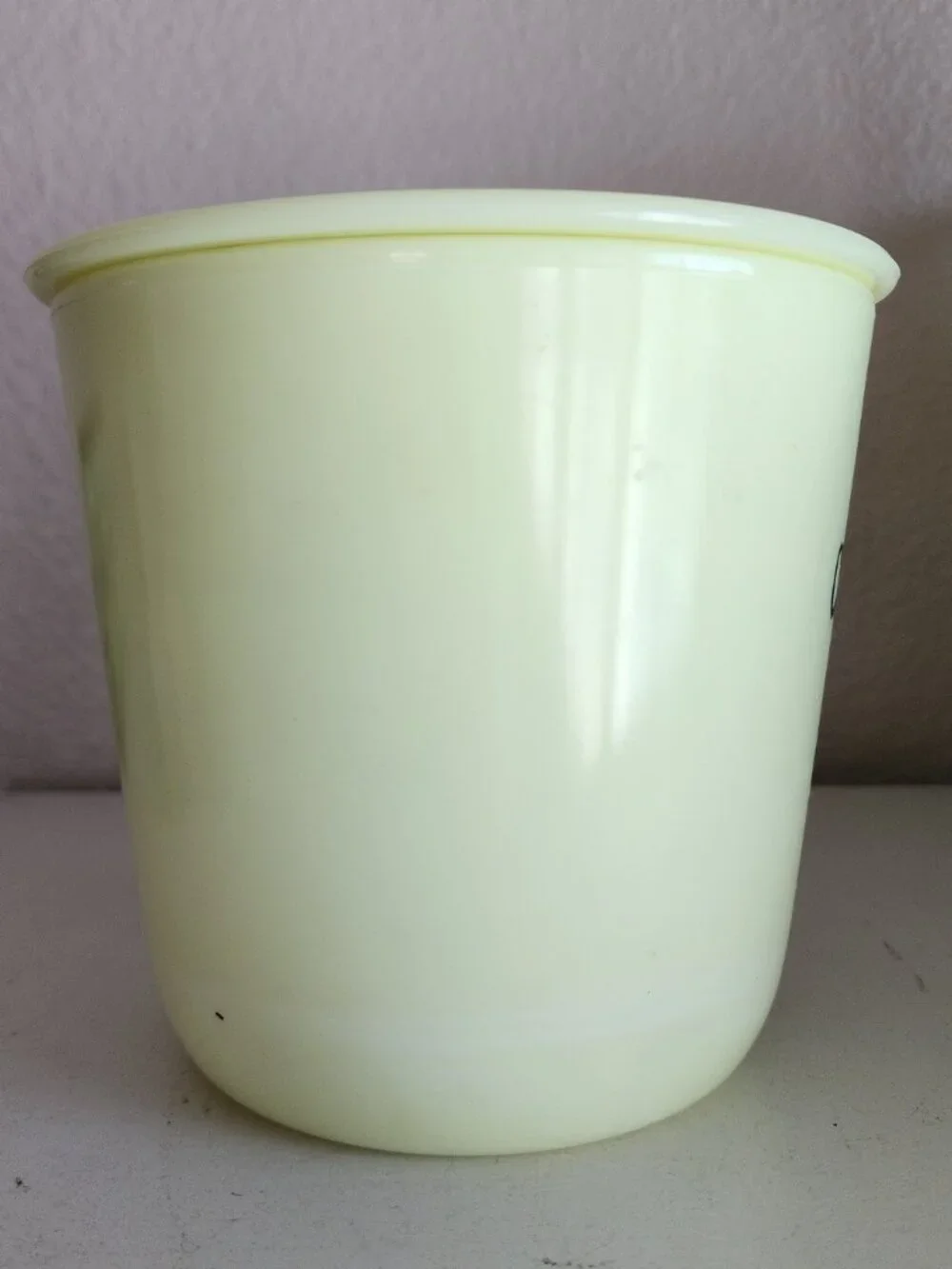Beautiful Vintage McKee Seville Yellow Glass CEREAL 48oz Canister Uranium HTF